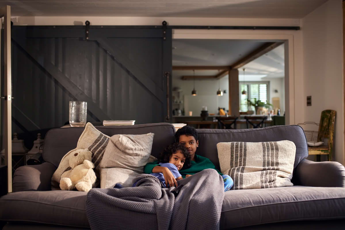 Dekokissen richtig kombinieren: Größen, Anzahl und Farbkonzept