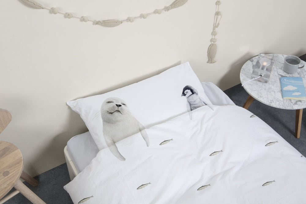 Snurk Baumwolle Bettwäsche Artic Friends mit Robbe und Pinguin Weiß 135x200 + 80x80 cm