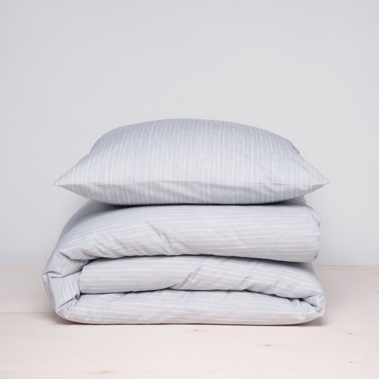 damai Baumwolle Bettwäsche Fjall mit Nadelstreifen Hellgrau