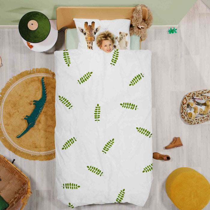 Snurk Baumwolle Bettwäsche Wild Friends mit Giraffe und Löwenbaby Weiß 135x200 + 80x80 cm
