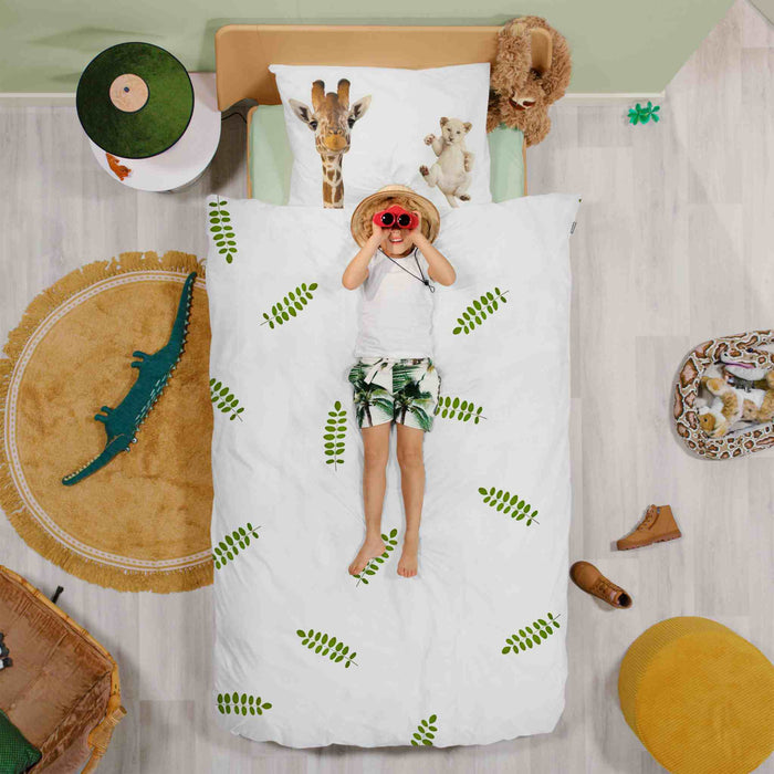 Snurk Baumwolle Bettwäsche Wild Friends mit Giraffe und Löwenbaby Weiß 135x200 + 80x80 cm